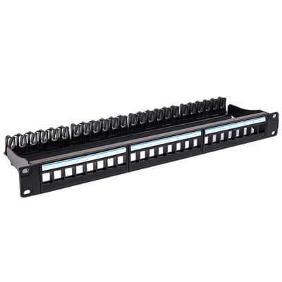 Schwarze Trapezfehlersteckfassungen des freien Raumes RJ45 UTPs 1U des Schalttafel-24 Hafen-CAT6
