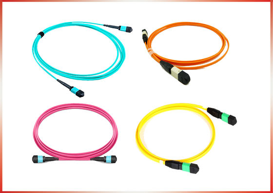 MPO-MPO Weibliche 12 Fasern Niedriger Verlust 0,35 dB Typ A B Plenum (OFNP) OS2 9/125 Einmodetrunkkabel, gelb